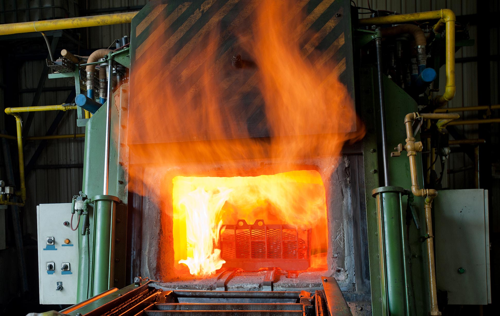 Very hot furnace insulated with IsoFrax 1400
